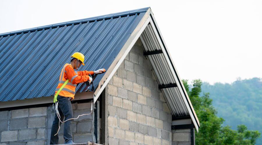 Professional gutter cleaning in Duvall, WA